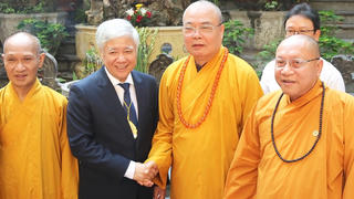 Chủ tịch Đỗ Văn Chiến chúc mừng Đại lễ Phật đản năm 2023 tại Chùa Quán Sứ