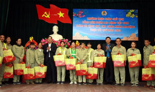 Quyết tâm xây dựng tổ chức Công đoàn Việt Nam vững mạnh toàn diện