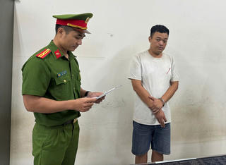 Hà Nội: Tạm giữ hình sự tài xế taxi cưỡng đoạt tài sản của hành khách