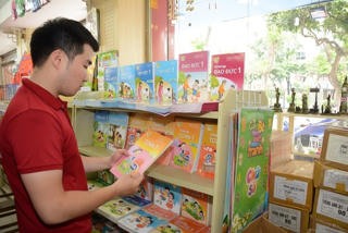Đề nghị giao Bộ GDĐT biên soạn một bộ sách giáo khoa