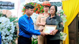 Trao tặng Huy hiệu 'Tuổi trẻ dũng cảm' cho 5 cán bộ, chiến sĩ tại Đắk Lắk