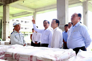 Sớm tái khởi động dự án bệnh viện nghìn tỉ ngưng thi công nhiều năm