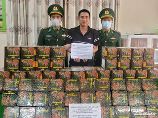 Vận chuyển gần 60 kg pháo hoa qua biên giới để Tết sử dụng