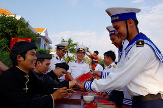 Nghĩa tình cùng biên giới, hải đảo