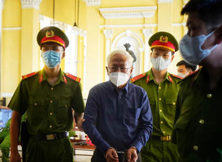 Xét xử vụ Trần Phương Bình: Cựu Tổng Giám đốc Ngân hàng Đông Á xin giảm nhẹ tội cho cấp dưới