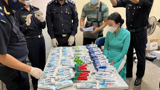 [VIDEO] Quá trình soi chiếu hành lý 4 nữ tiếp viên hàng không vận chuyển ma túy