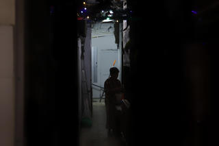 Hà Nội: Khu tập thể ở đất 'vàng' xuống cấp, người dân sống cảnh 'tối tăm'