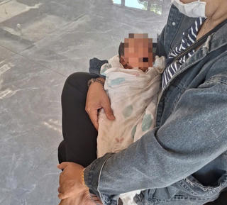 Quảng Trị: Một cháu bé bị bỏ lại trước cổng Tịnh xá Ngọc Lộ