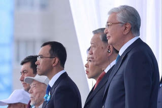 Tổng Bí thư dự Lễ duyệt binh kỷ niệm 80 năm Ngày Chiến thắng phátxít ở Kazakhstan