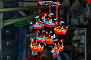 Tàu thủy sắt tây: Món đồ chơi Trung Thu huyền thoại dần vắng bóng