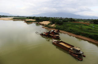 Khan hiếm cát, doanh nghiệp lo lắng