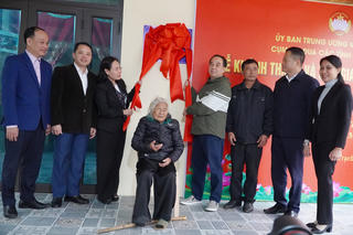 Mặt trận các tỉnh Bắc Trung Bộ bàn giao 3 nhà Đại đoàn kết ở Quảng Bình