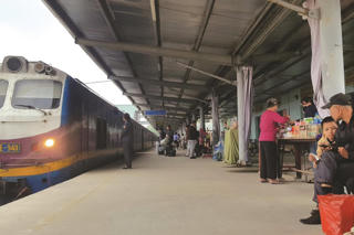 Chờ Tết ở sân ga