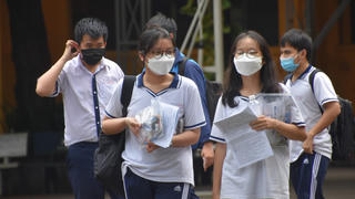 Đề thi môn Ngữ văn sẽ không sử dụng văn bản trong sách giáo khoa: Nhiều ý kiến trái chiều