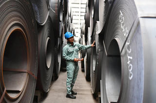 Thép đối diện 'bẫy' phòng vệ thương mại