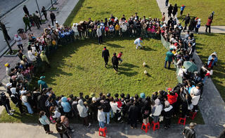 Lễ khai hội chùa Hương Tích: Du khách hào hứng với các trò chơi dân gian