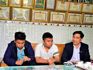 Quảng Nam: Tặng quà 2 anh em ruột đạt giải Nhất học sinh giỏi quốc gia