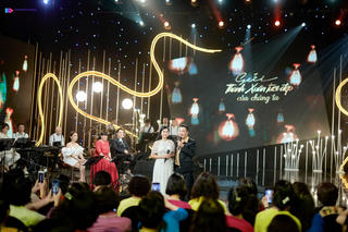 Lý Hùng – Thu Hà hội ngộ sau 30 năm tại 'Gala Thanh xuân tươi đẹp'