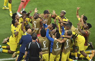 World Cup 2022: Đội chủ nhà Qatar thua sốc Ecuador