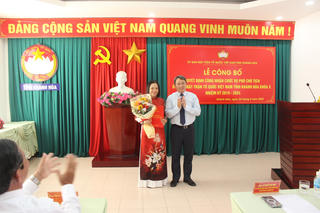 Trao quyết định Phó chủ tịch Thường trực Mặt trận tỉnh Khánh Hòa cho bà Trần Thu Mai