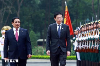 Thủ tướng Phạm Minh Chính chủ trì lễ đón Thủ tướng Singapore và Phu nhân