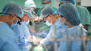 'Mang trái tim' từ Hà Nội về Huế cứu sống bệnh nhân bị suy tim