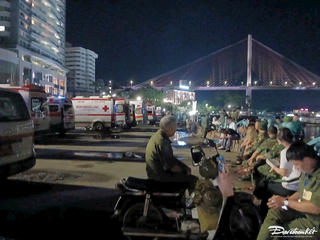 Lật tàu bị nạn giữa đêm để tìm kiếm người mất tích trên vịnh Hạ Long