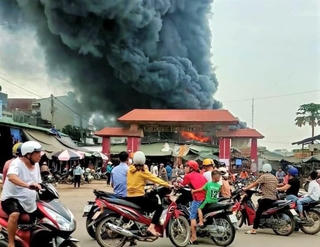Đắk Lắk: Cháy lớn ở chợ Trung tâm huyện Ea Súp ước tính thiệt hại 2,5 tỷ đồng
