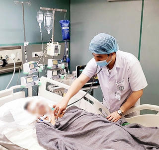 Nam sinh 15 tuổi ngộ độc vì tái sử dụng thuốc lá điện tử