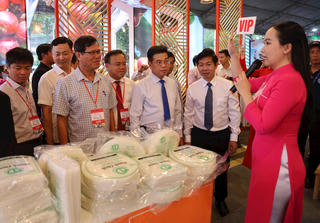 500 sản phẩm tham gia lễ hội 'Tinh hoa làng nghề và đặc sản vùng miền năm 2024'