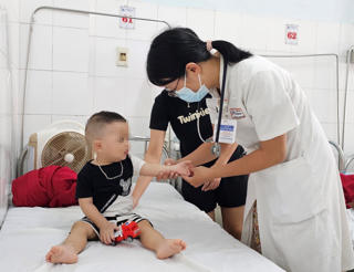 Ca mắc tay chân miệng nặng tăng