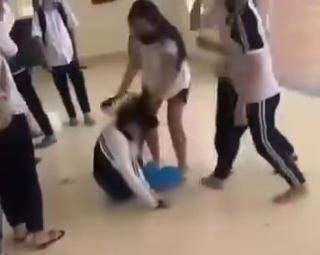 Quảng Trị: Một nữ sinh lớp 7 bị đánh hội đồng