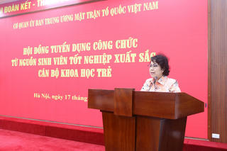 Tuyển dụng công chức từ nguồn sinh viên tốt nghiệp xuất sắc, cán bộ khoa học trẻ