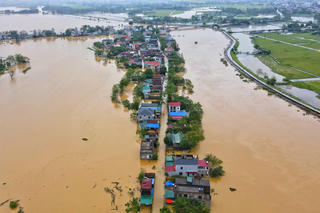Nước tràn bờ đê, 'rốn lũ' Chương Mỹ (Hà Nội) lại lâm cảnh ngập sâu