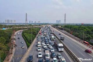 Người dân quay trở lại Hà Nội, cửa ngõ Thủ đô ùn tắc kéo dài