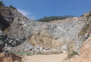 Mỏ khai thác đá gây ô nhiễm