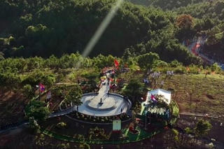 Thiêng liêng lễ chào cờ tại cột mốc 3 biên