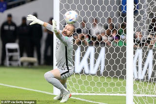 Người hâm mộ thích thú màn 'nhảy nhót' của thủ môn giúp Australia dự World Cup