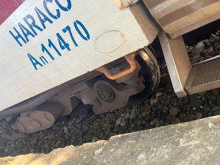 Tàu SE2 trật đường ray khi đến ga Lăng Cô