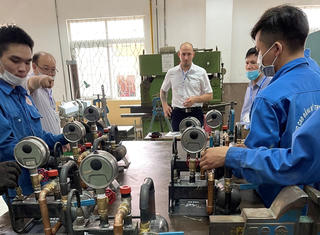 Sinh viên cao đẳng bị “treo” thi tốt nghiệp