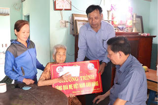 Phú Yên: Thăm, tặng quà các Mẹ Việt Nam anh hùng