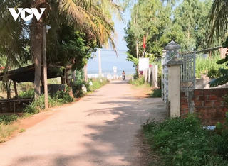 Cháu bé vặn tay ga xe máy lao vào tường rào, 4 người thương vong