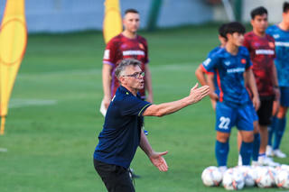 Tuyển Việt Nam chờ màn ra mắt