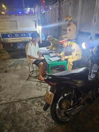 Công an Phú Thọ tăng cường xử lý tài xế điều khiển phương tiện sau khi sử dụng rượu, bia