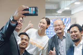 Hoa hậu Bảo Ngọc gây ấn tượng về khả năng giao tiếp bằng ngoại ngữ