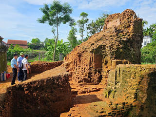 Xuất lộ nhiều dấu tích tại tháp đôi Liễu Cốc