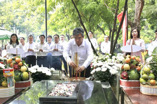 Tri ân các anh hùng liệt sĩ và gia đình chính sách