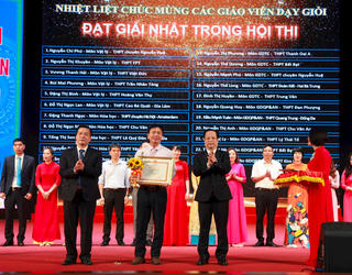 Khen thưởng 142 giáo viên dạy giỏi cấp trung học phổ thông