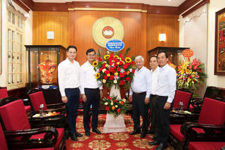 Nhiều cơ quan, đơn vị chúc mừng Mặt trận Trung ương nhân ngày truyền thống