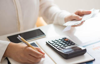 Đề xuất giảm thuế giá trị gia tăng đối với hàng hóa, dịch vụ xuống 8%